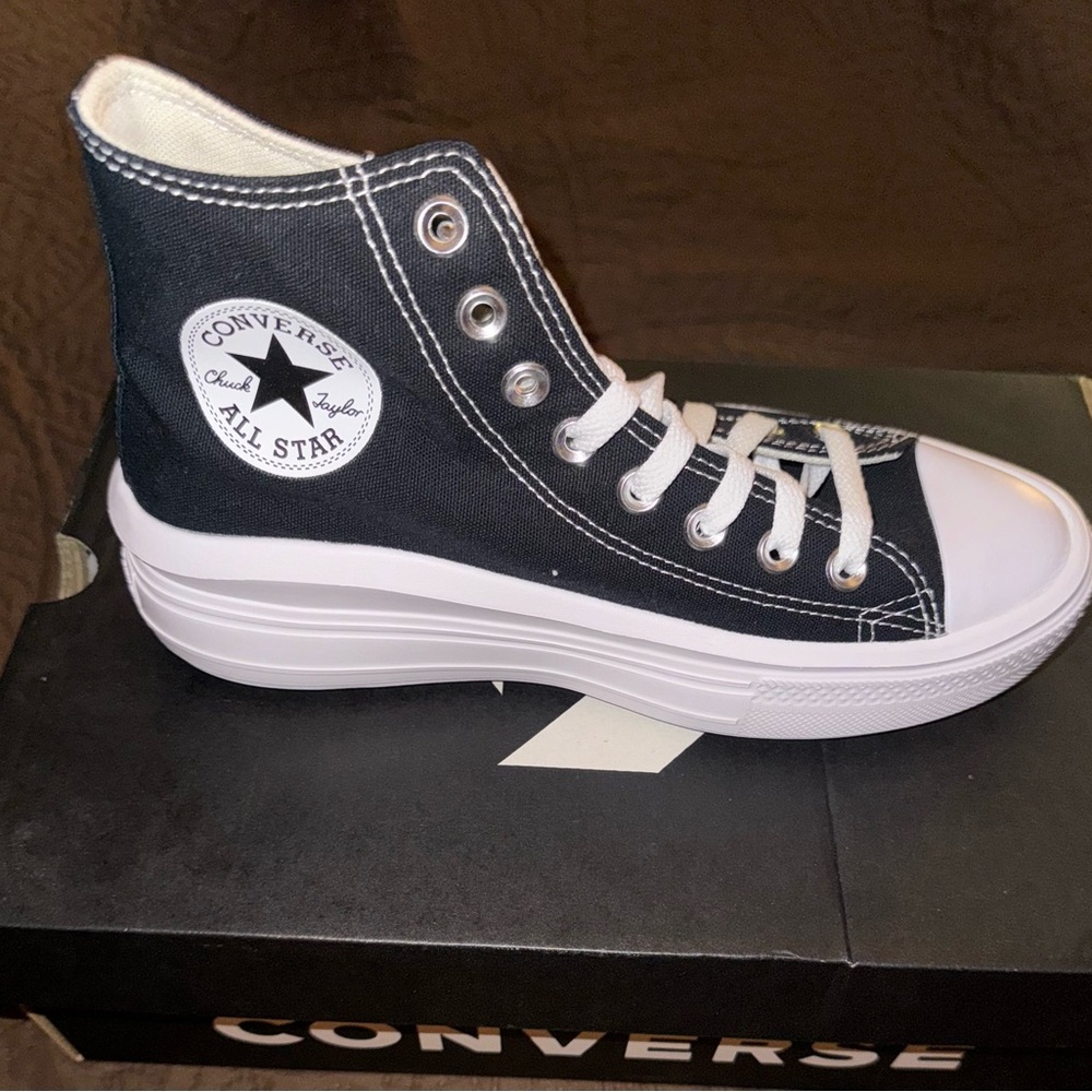 New in Box Converse platform tennis shoes